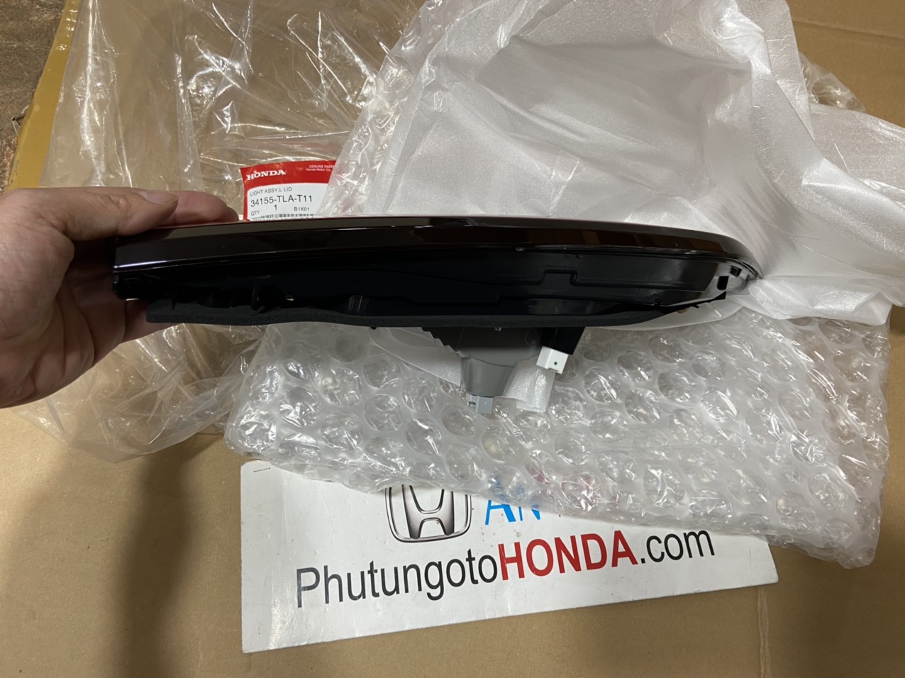 Đèn lái sau miếng trên cánh cửa hậu xe Honda CRV 2021-2022